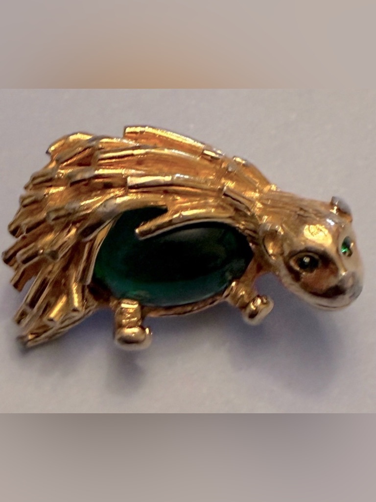 Vintage Signed Castlecliff Elegant Gold And Green Porcupine Or Hedgehog Brooch 86$